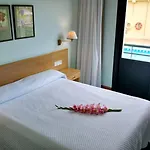 酒店 奥卡维尔玛尔就对岸