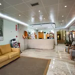 奥卡维尔玛尔就对岸 酒店 Aios