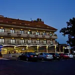 奥卡维尔玛尔就对岸 酒店 3*