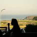 奥卡维尔玛尔就对岸 酒店